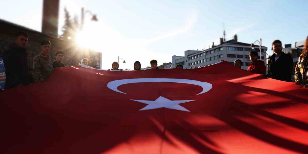 Bolu’da 20 Kişiyle Şehitleri Anma Yürüyüşü Düzenlendi