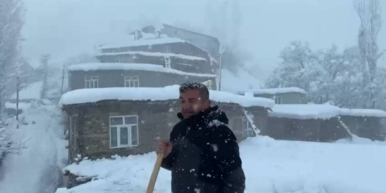 Kalp Krizi Geçiren Muhtar Köy Yolu Açılarak Hastaneye Kaldırıldı
