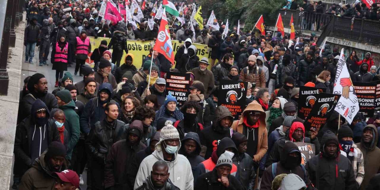 Fransa’da 43 Kentte Göç Yasası Protesto Edildi