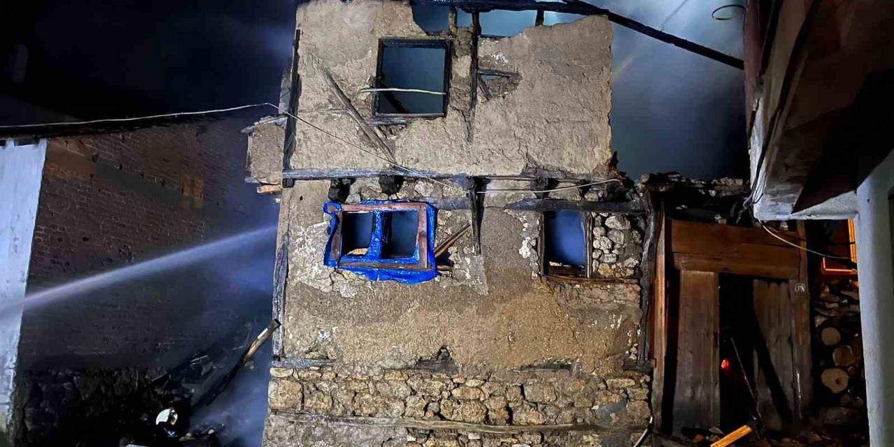 Bursa’da Ahırda Çıkan Yangında 10 Büyükbaş Hayvan Telef Oldu