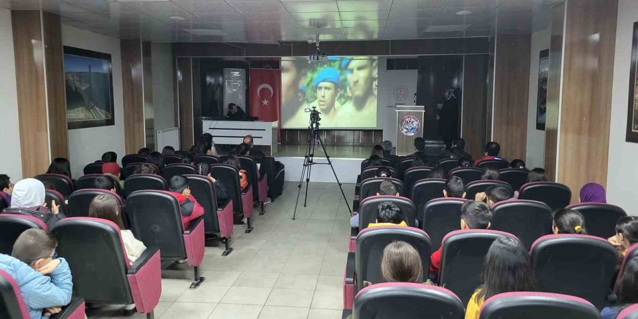 Okullarda Şehitler Anıldı