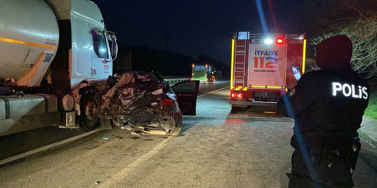 Tanker Park Halindeki Otomobile Çarparak 200 Metre Sürükledi: 1 Yaralı