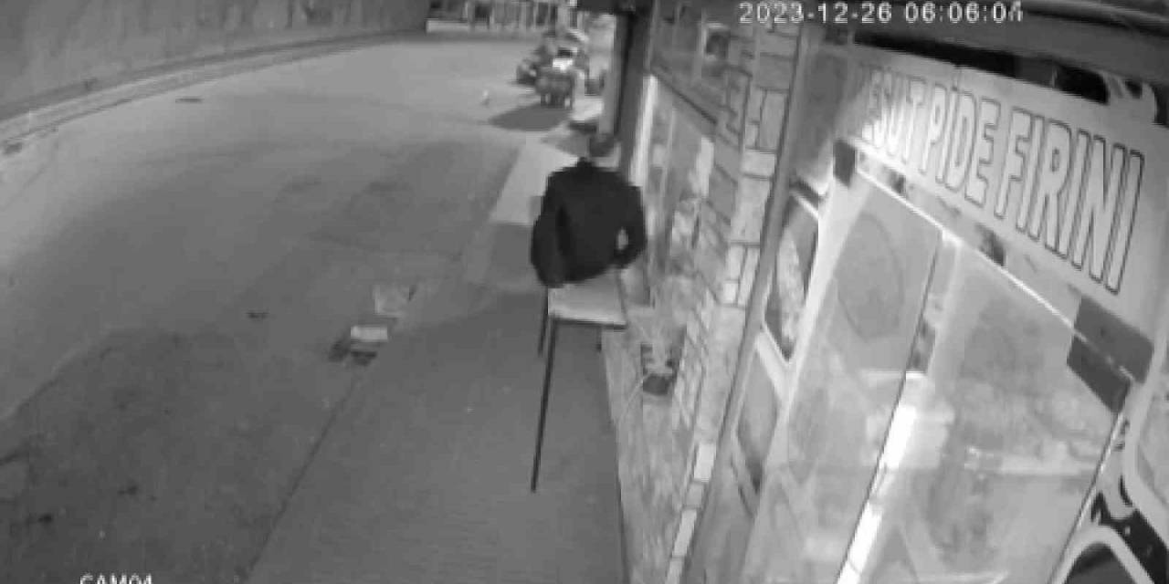 Önce Fırından Sadaka Kutusu, Sonra Da Motosiklet Çaldı