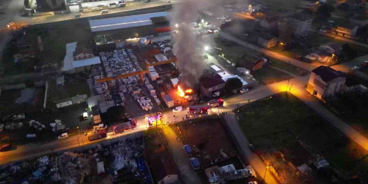 Sultanbeyli’de 3 İşçinin Hayatını Kaybettiği Yangın Havadan Görüntülendi