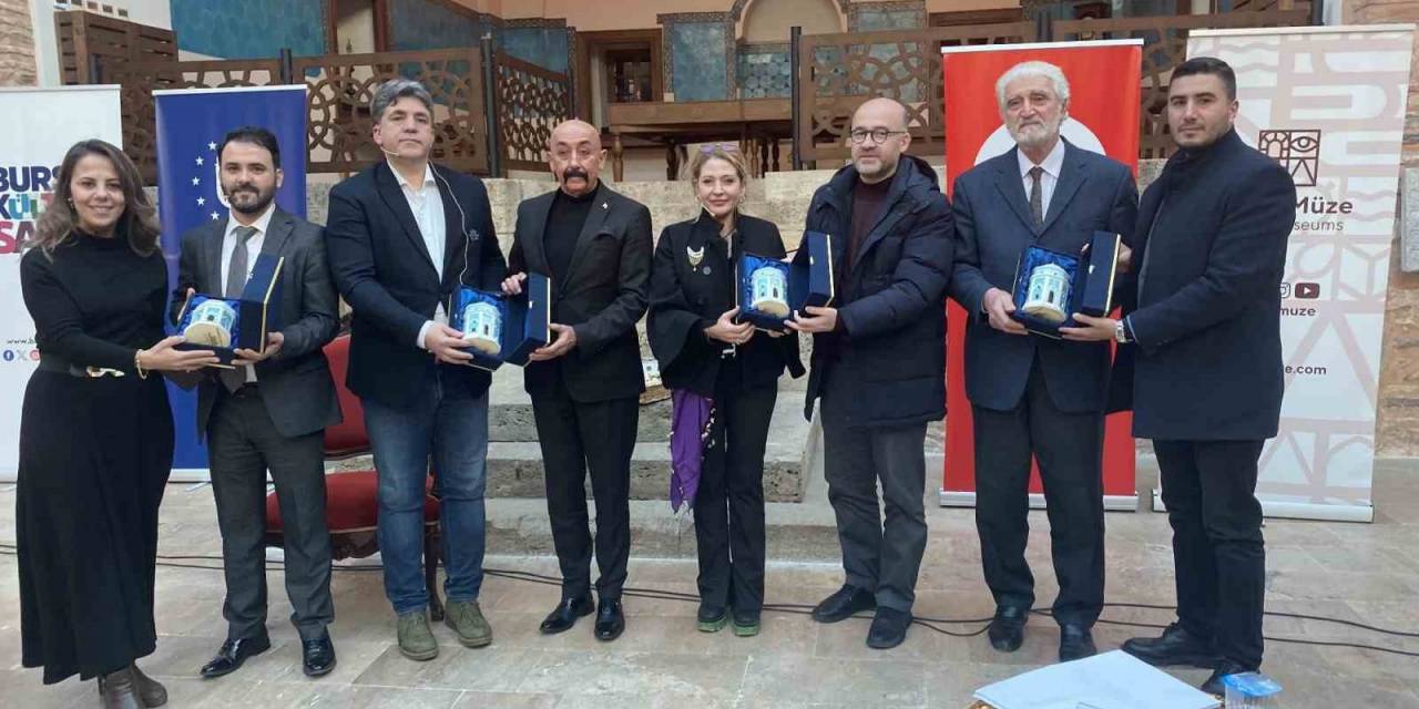 Bir Koleksiyoner Bin Hikaye