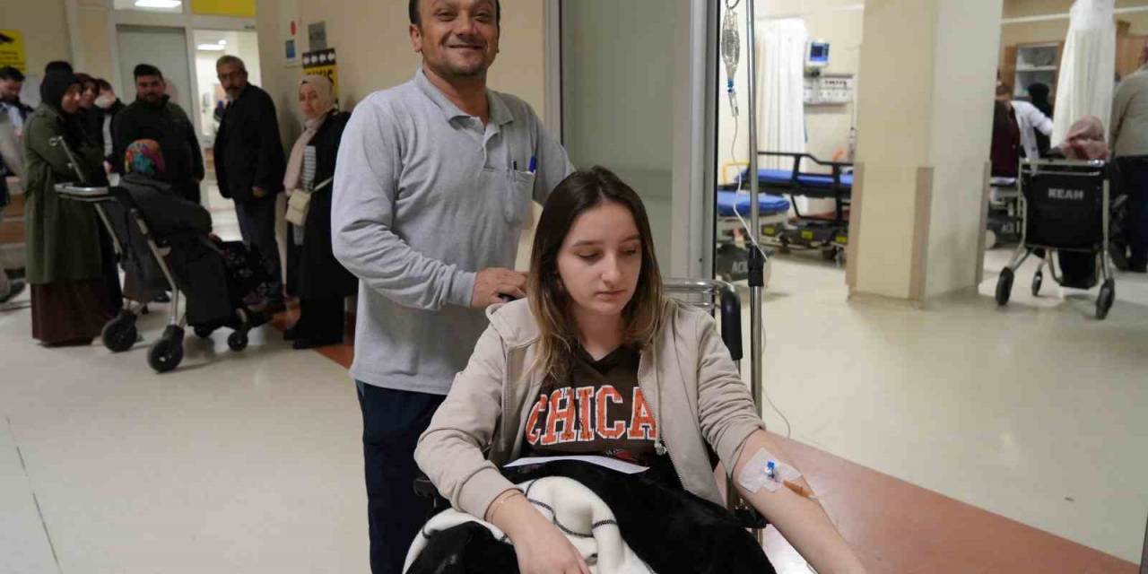 Yurttaki Akşam Yemeğinde Tantuni Yiyen Onlarca Öğrenci Zehirlenme Şüphesiyle Hastaneye Kaldırıldı