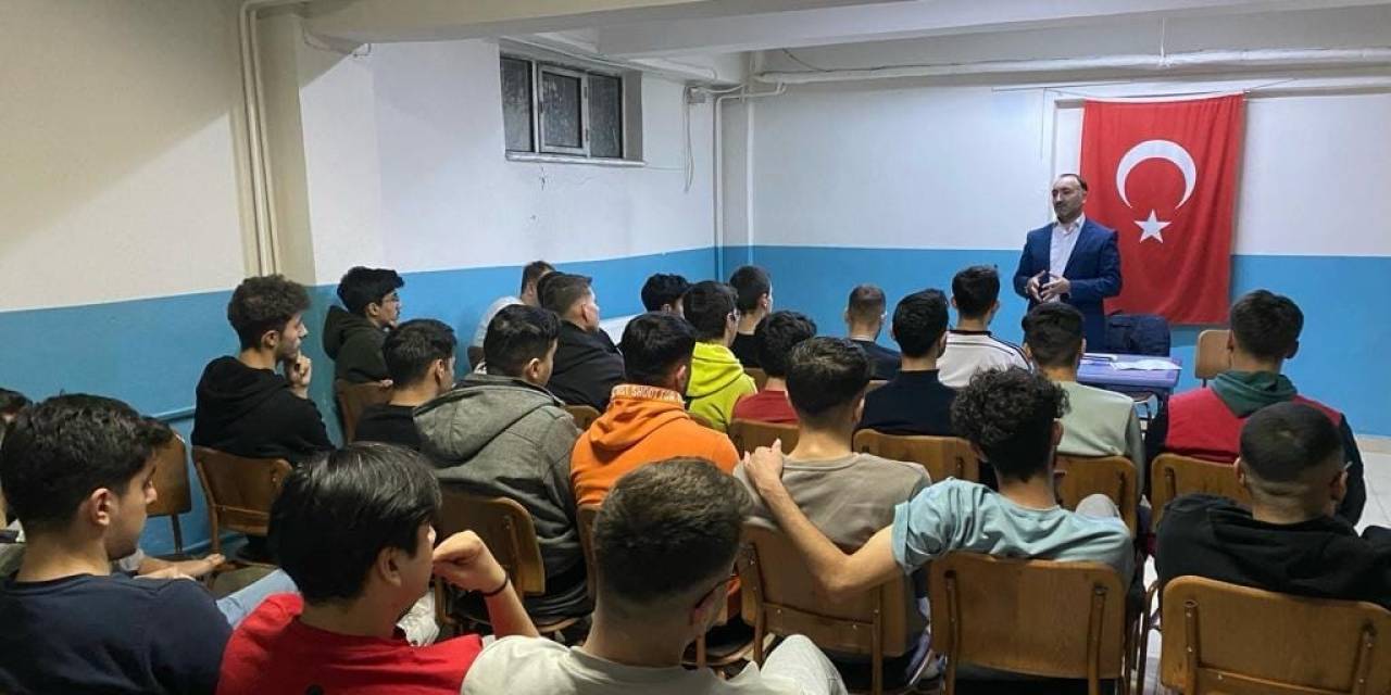 Gediz’de Üniversite Öğrencilerine Bilet Desteği