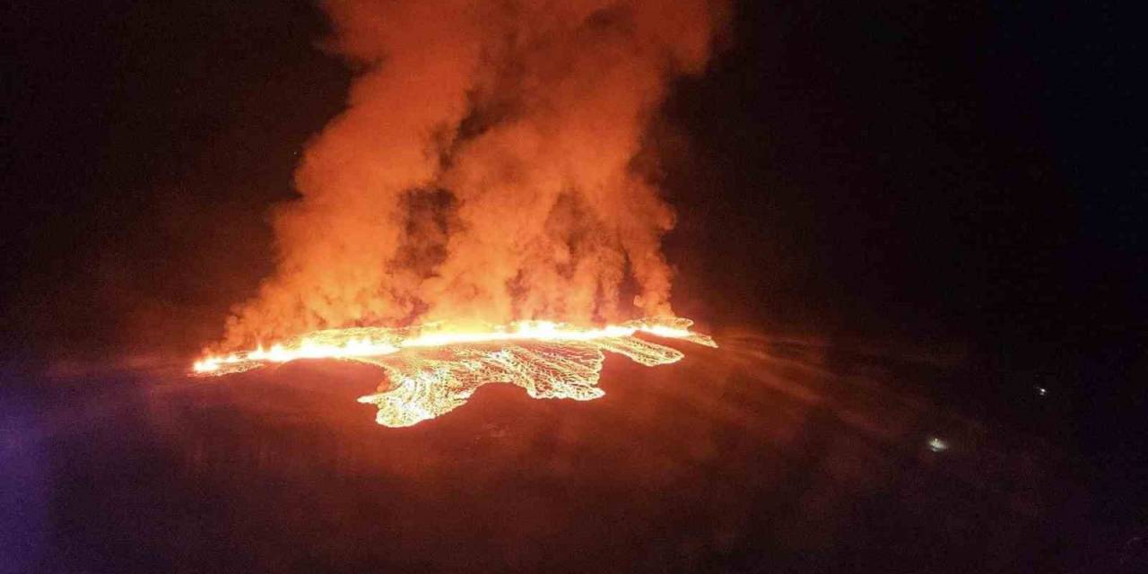 İzlanda’da Lavlar Kasabaya Ulaştı, Bir Ev Alev Aldı