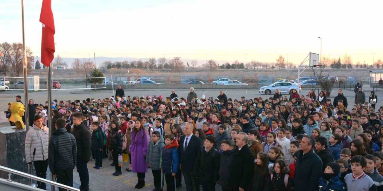 Eskişehir’de De Şehitler İçin Saygı Duruşu Düzenlendi