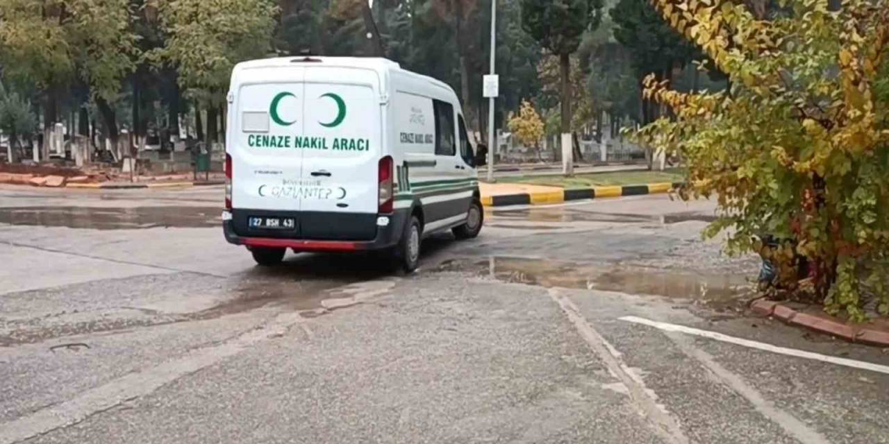 Kalbinden Bıçaklanan 18 Yaşındaki Genç Hayatını Kaybetti