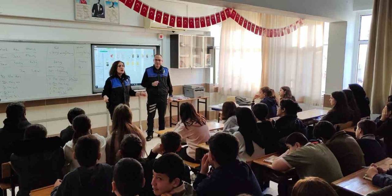 Öğrenciler Dijital Platform Ve Sosyal Medya Hakkında Bilgilendirildi