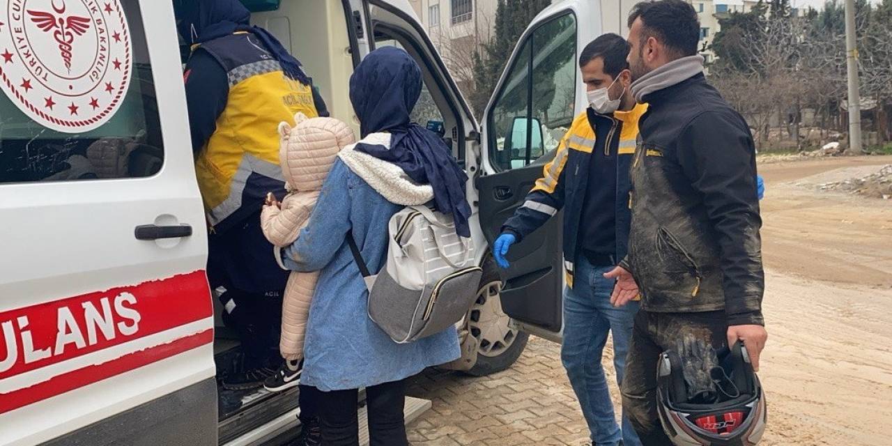 Kayganlaşan Yolda Motosiklet Devrildi: 3 Yaralı