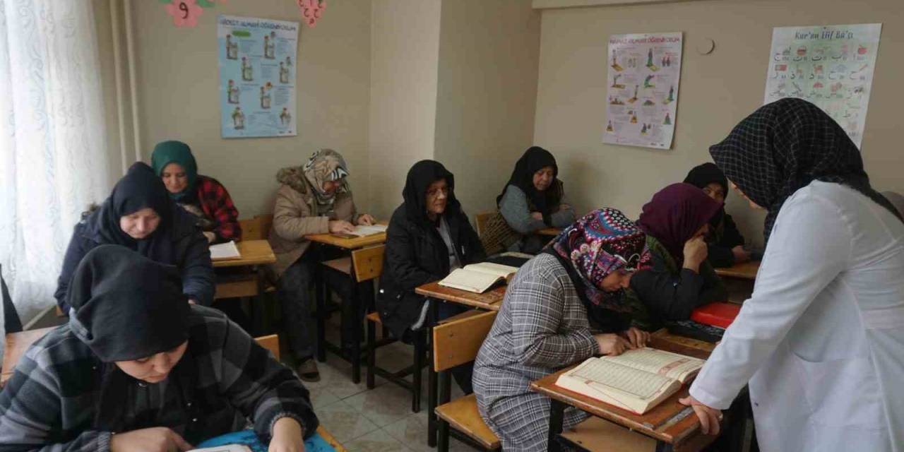 Edirneli Kursiyerler Şehitler İçin Hatim Okudu