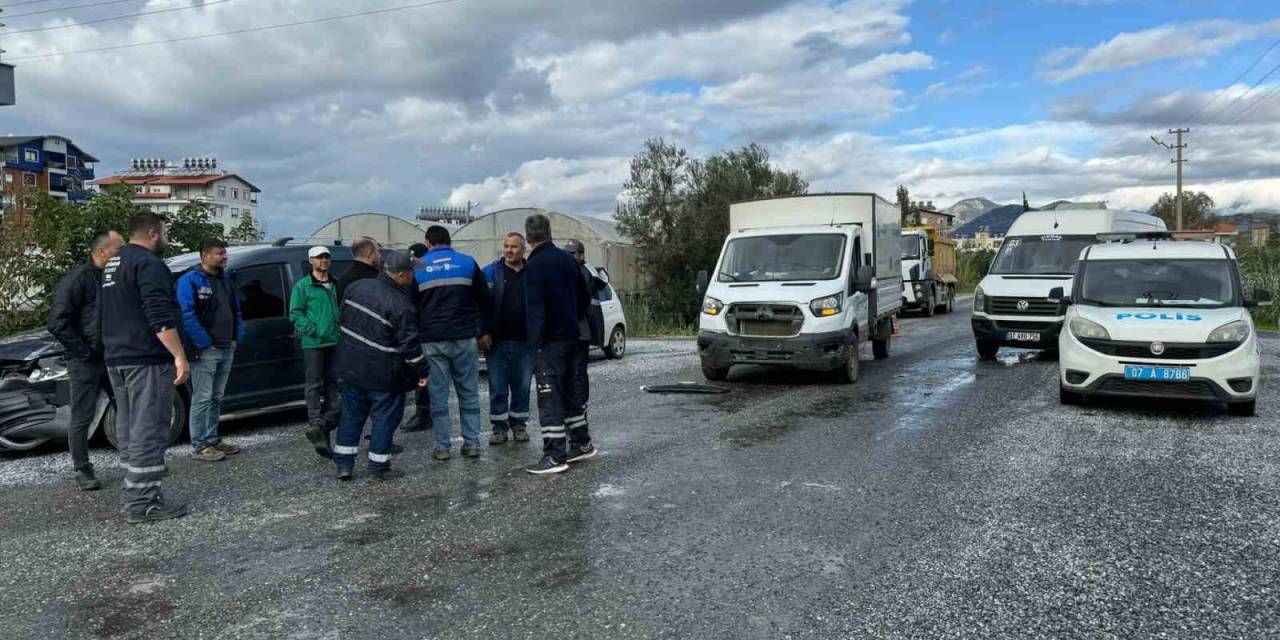 Kamyonet İle Hafif Ticari Araç Çarpıştı: 1 Yaralı