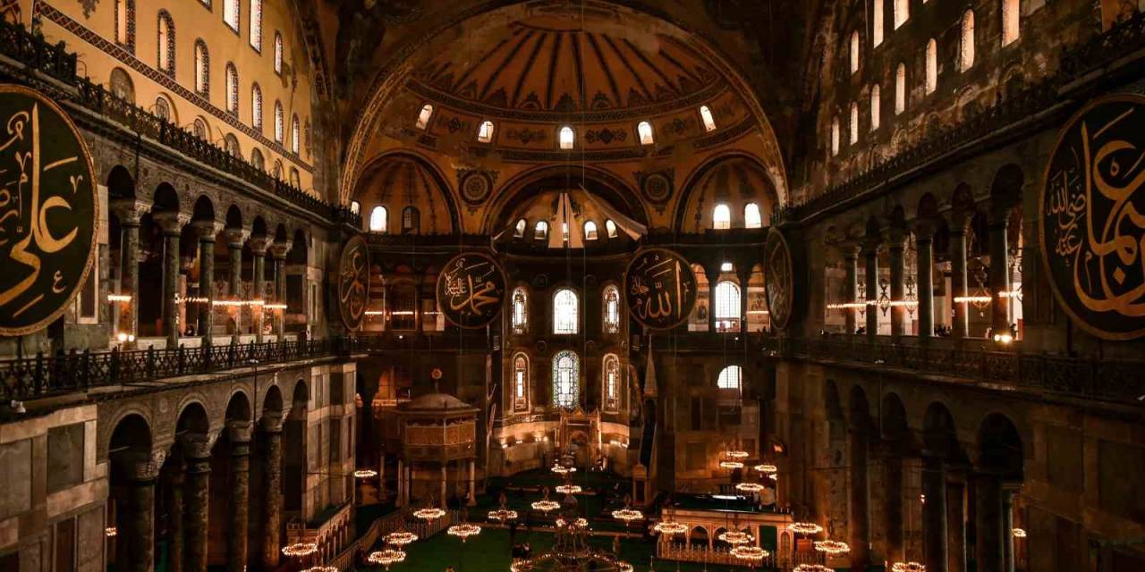 Ayasofya-i Kebir Camii Şerifi’ne Turistik Amaçlı Ziyaretler Başladı