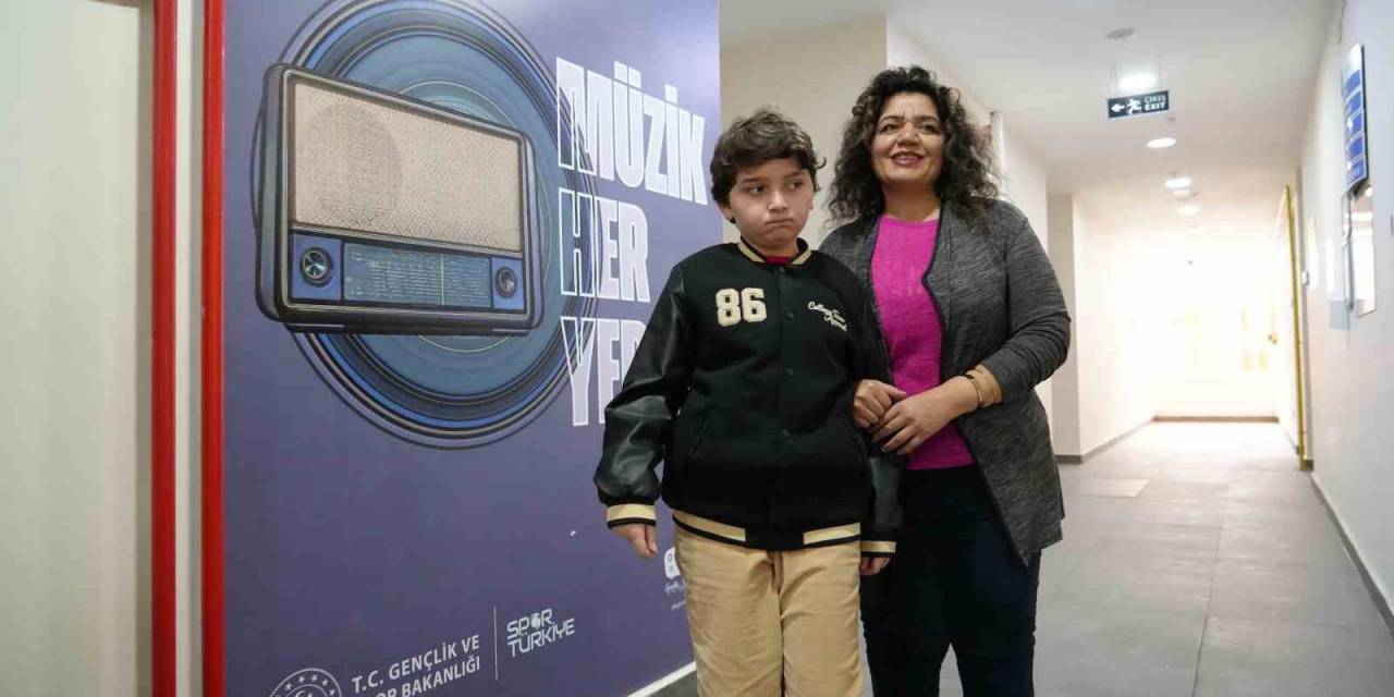 Absolut Kulak Kayra, Duyduğunu Müziğe Çeviriyor