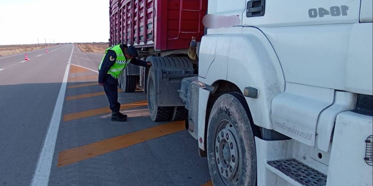 Jandarma Ekipleri Yollarda Kış Lastiği Denetiminde