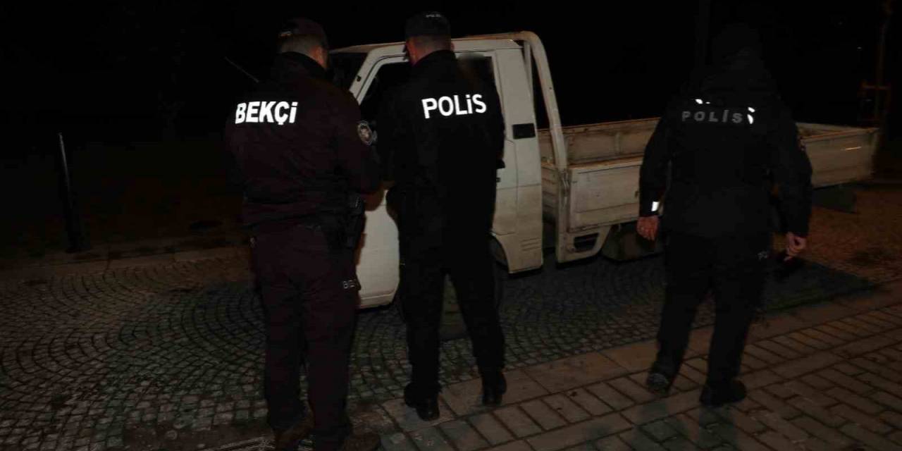 Konyaaltı’nda Aranma Kaydı Bulunan 5 Şüpheli Yakalandı