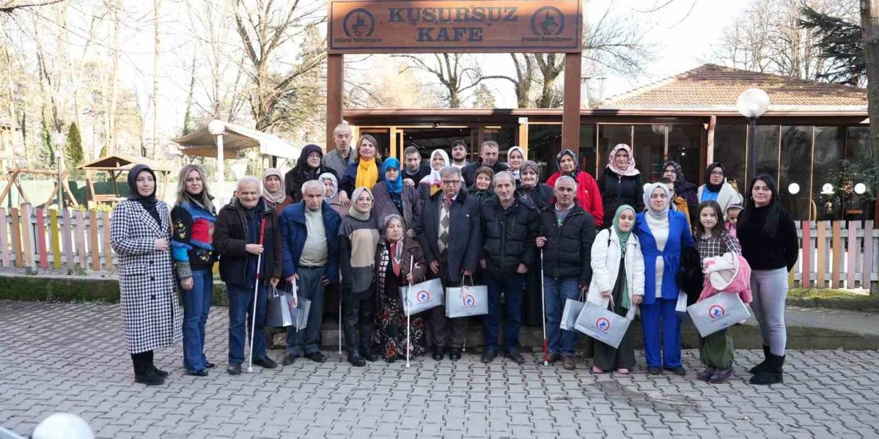 Kusursuz Kafede Bir Araya Geldiler