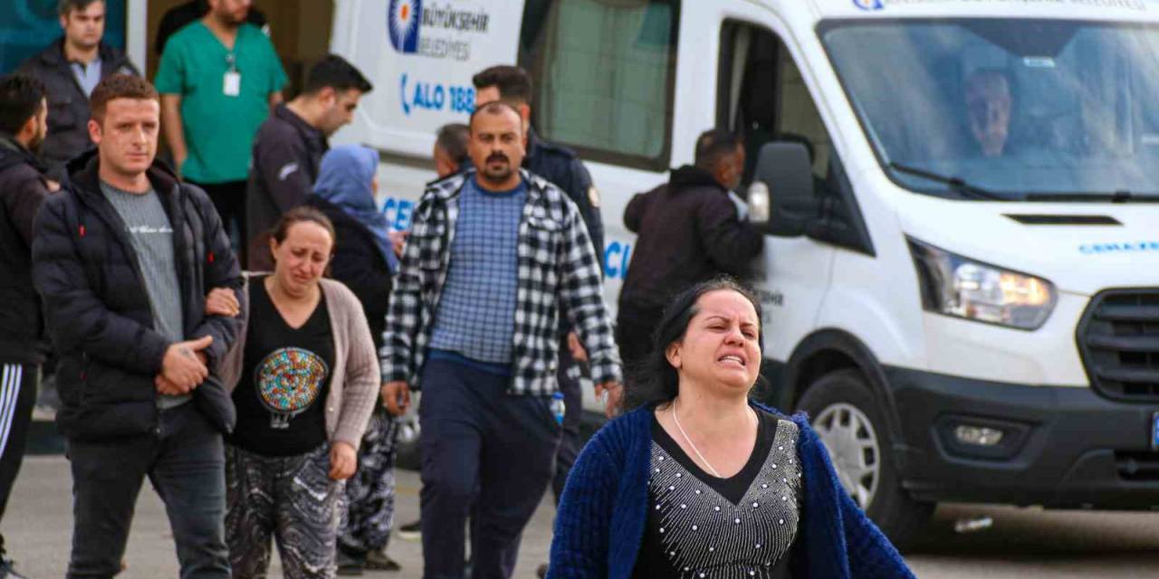 17 Bıçak Darbesi İle Öldürülen 3 Çocuk Annesi Kadının Cenazesi Gözyaşları Arasında Alındı