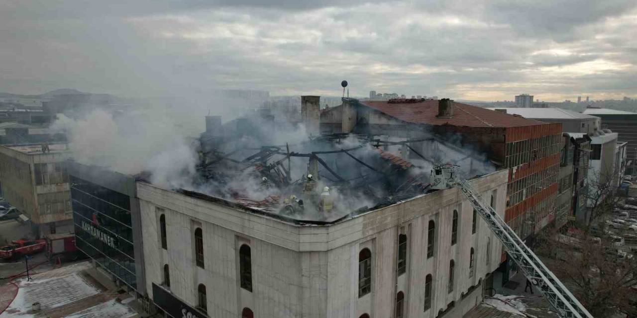 Başkentte Mobilyacılar Sitesinde Korkutan Yangın: 2 Dükkan Hasar Gördü