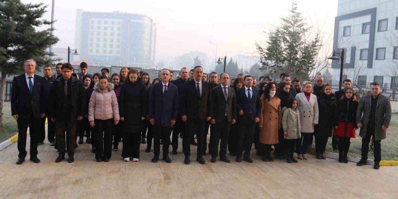 Edirne’de Tapu Kadastro Personelinden Şehitler İçin Saygı Duruşu