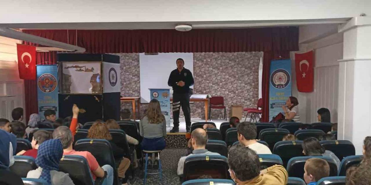 Polis Ekiplerinden İşitme Engelli Öğrencilere Ziyaret