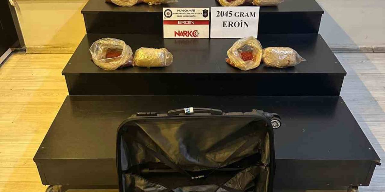 Hakkari’de Pul Biber Poşetlerinin İçinde 2 Kilo 45 Gram Eroin Ele Geçirildi