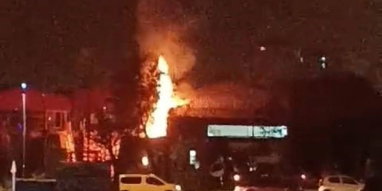 Elazığ’da Kereste Dükkanında Korkutan Yangın