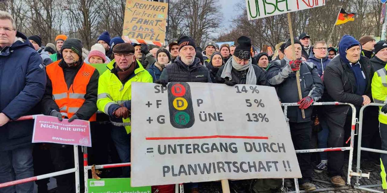 Almanya’da Çiftçilerden Hükümete İstifa Çağrısı