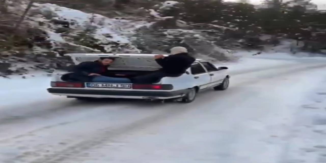 Buzlu Yolda Rampayı Çıkamayan Araçlar Traktörle Çekildi