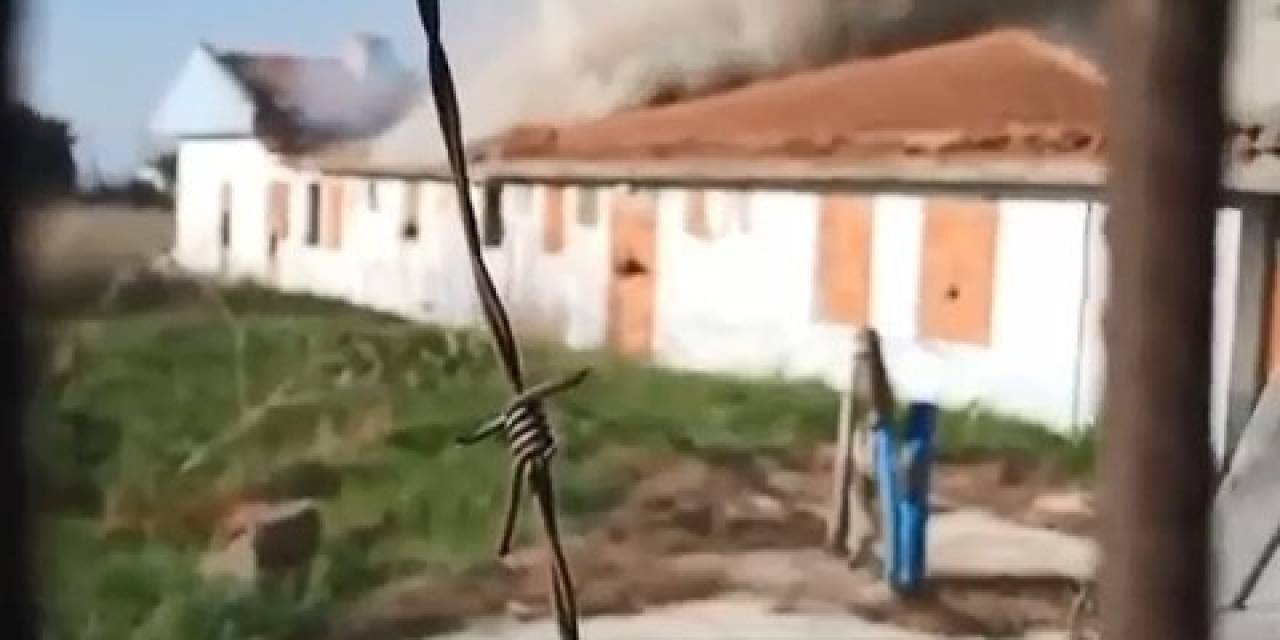Bursa’da Ahır Alev Alev Yandı