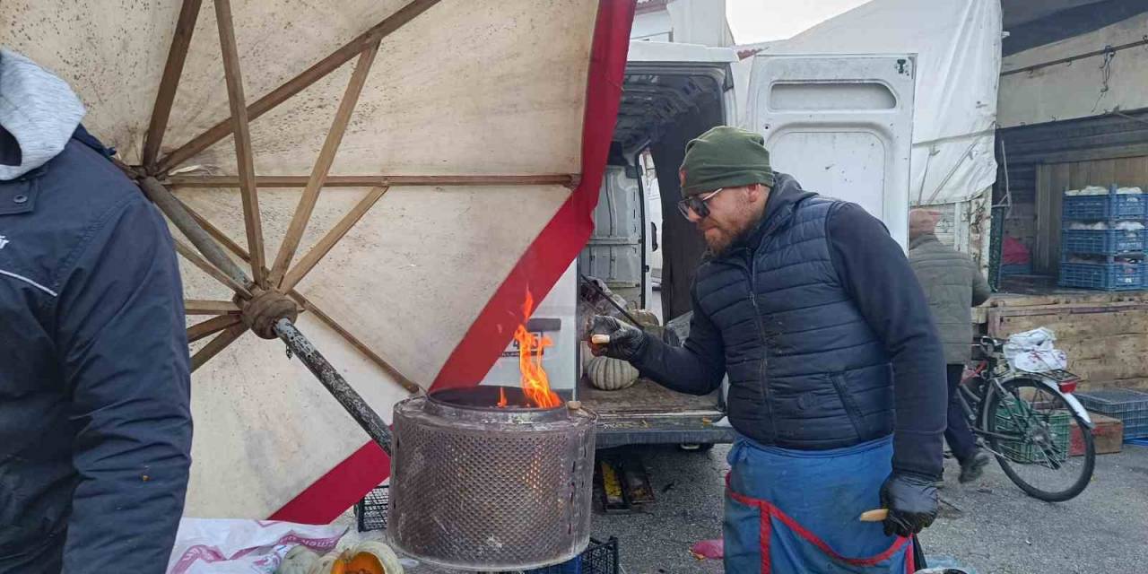 Eskişehir’de Pazarcı Esnafı Emek Parası İçin Soğukla Mücadele Ediyor