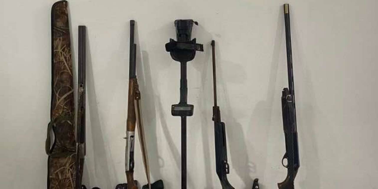 Operasyon Yapılan Evden Çok Sayıda Silah Ve Tarihi Eser Çıktı
