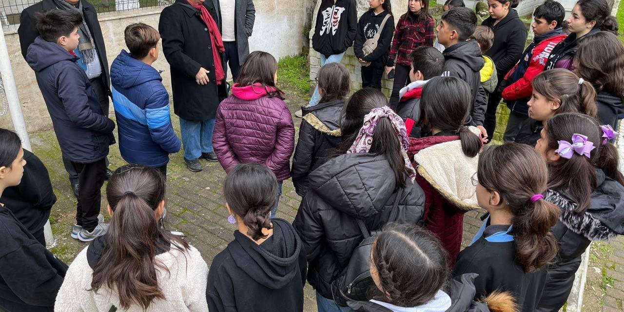 Ortaokul Öğrencileri Şehitlik Ziyaretleri Gerçekleştiriyor