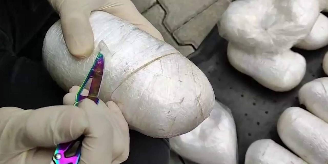 Siirt’te Bir Araçta Yapılan Aramada 8 Kilo 215 Gram Uyuşturucu Ele Geçirildi