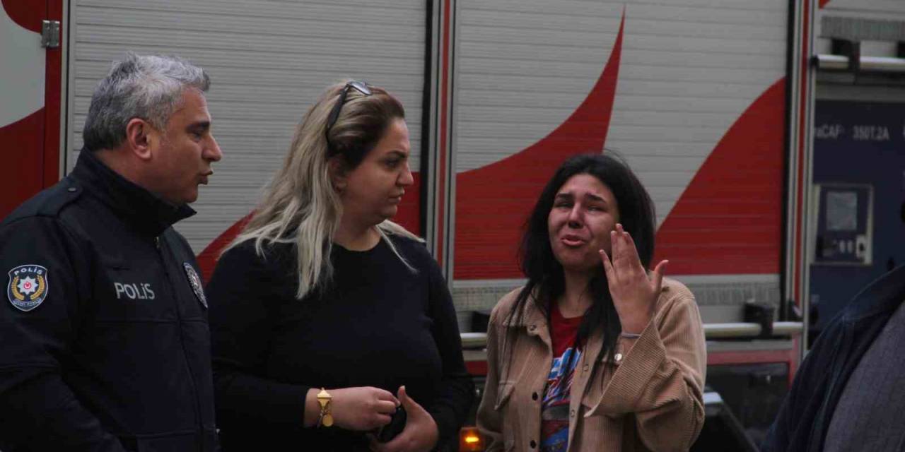 Yanan Evini Gözyaşları İçinde İzledi