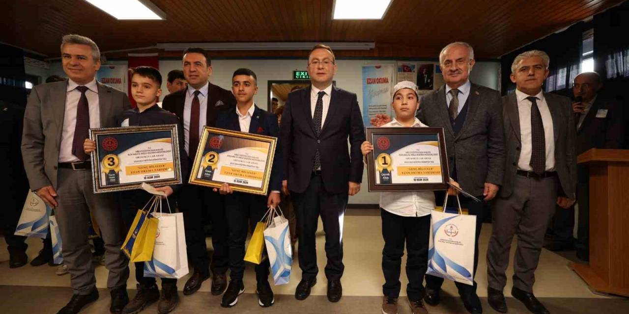 En Güzel Ezanı Okumak İçin Yarıştılar