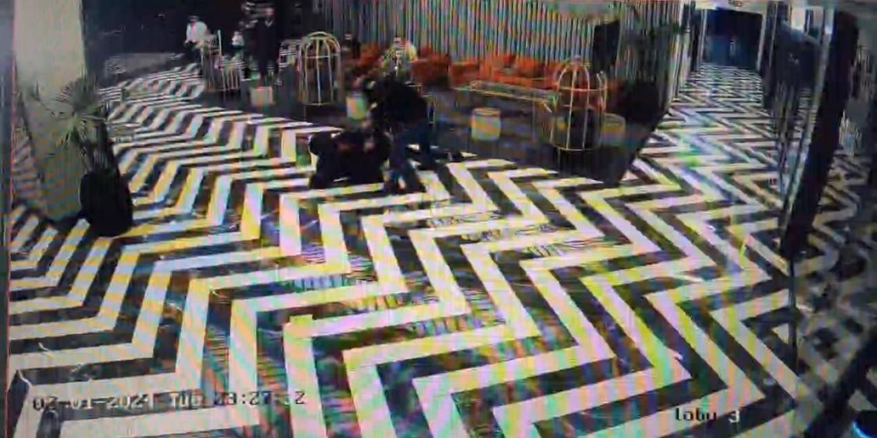 Şişli’de Rezidanslara Kuryelik Yapan Torbacıya Suçüstü Kamerada: Kaçmaya Çalışırken Yakalandı