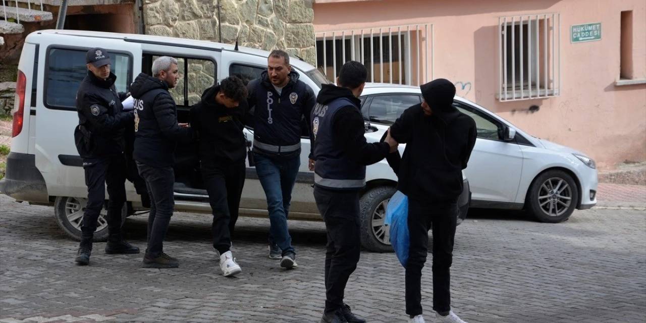 Kuyumcuyu Soymak İsteyen Hırsızlar Polisten Kaçamadı