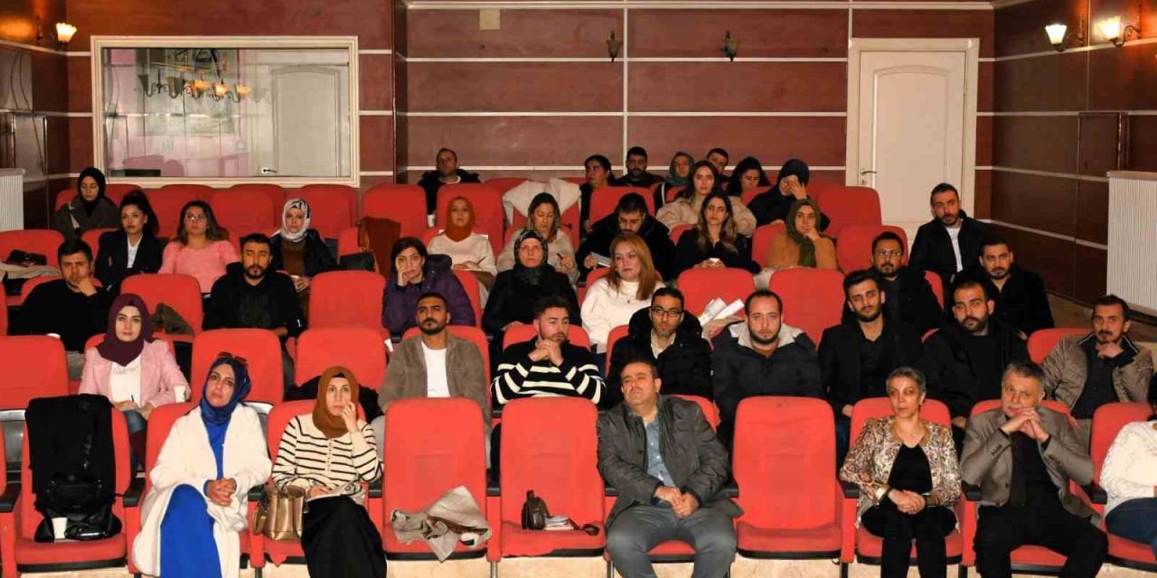 Uyanık Kütüphane Personeline Hizmet İçi Eğitim