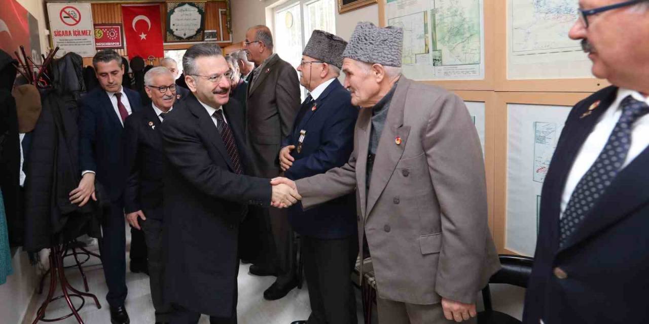 Eskişehir Valisi Aksoy Gazi Derneklerini Ziyaret Etti