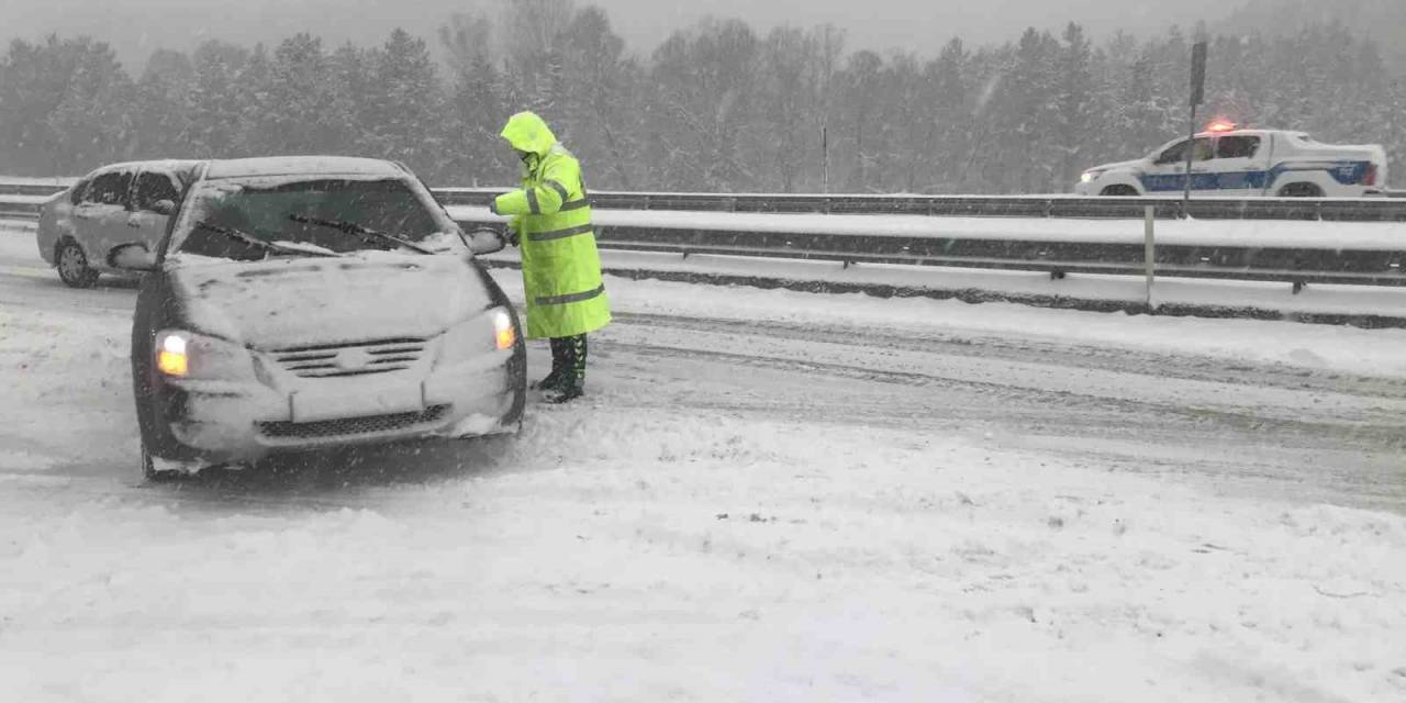 Yoğun Karın Etkili Olduğu Antalya-konya Kara Yolu Tırların Geçişine Açıldı