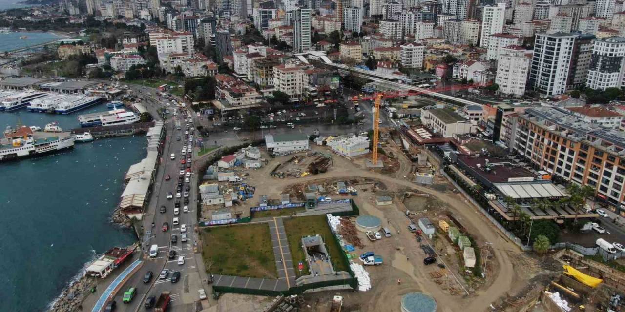 Kadıköy’de Bağdat Caddesi Girişine Metro Engeli: Uzun Araç Kuyrukları Oluştu
