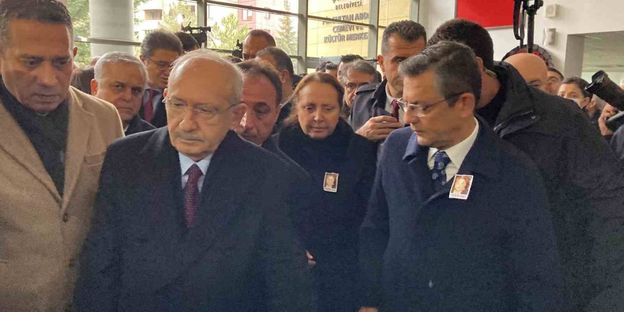 Özgür Özel Ve Kemal Kılıçdaroğlu Cenaze Töreninde Bir Araya Geldi