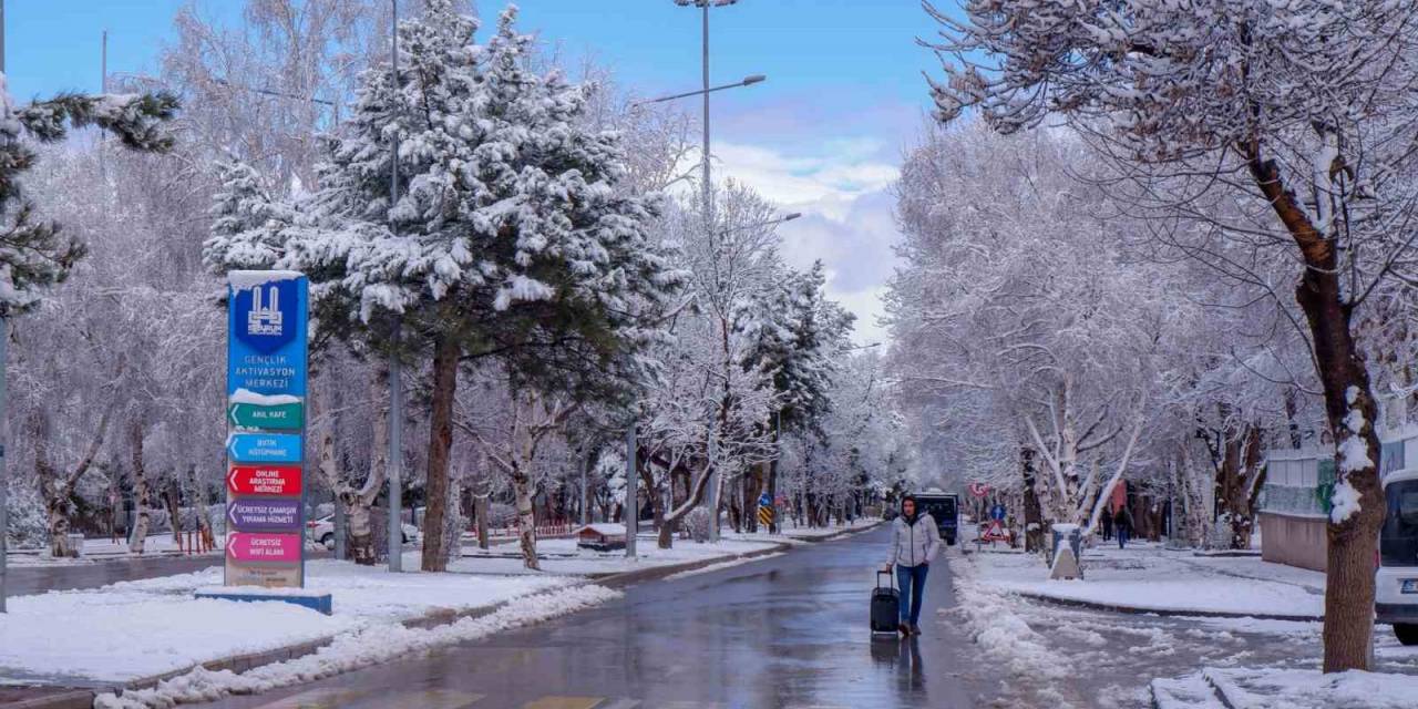 Üniversite Öğrencilerinin Turizm Beklentileri Araştırıldı