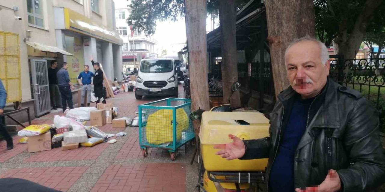 Yolu Kapatan Ptt Kargo Çalışanlarını Uyaran Vatandaşa Darp İddiası