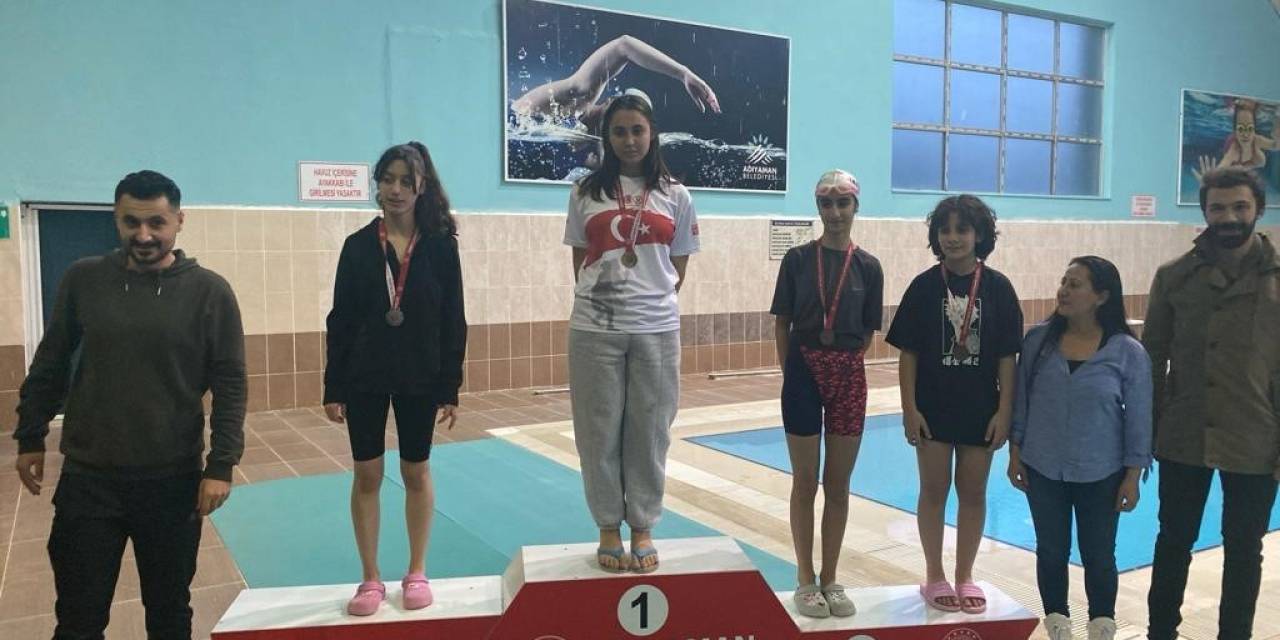 Samsatlı Öğrenci Yüzme Kategorisinde Birinci Oldu