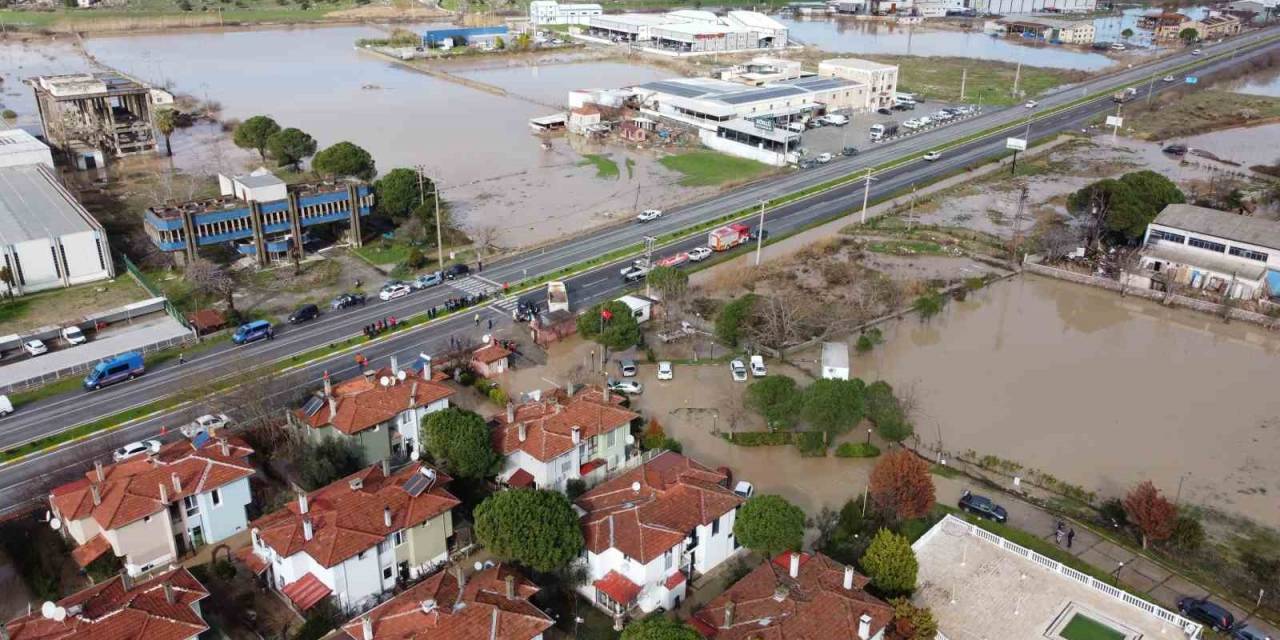 Ayvalık’ta Yaşanan Su Baskınları Dron İle Görüntülendi