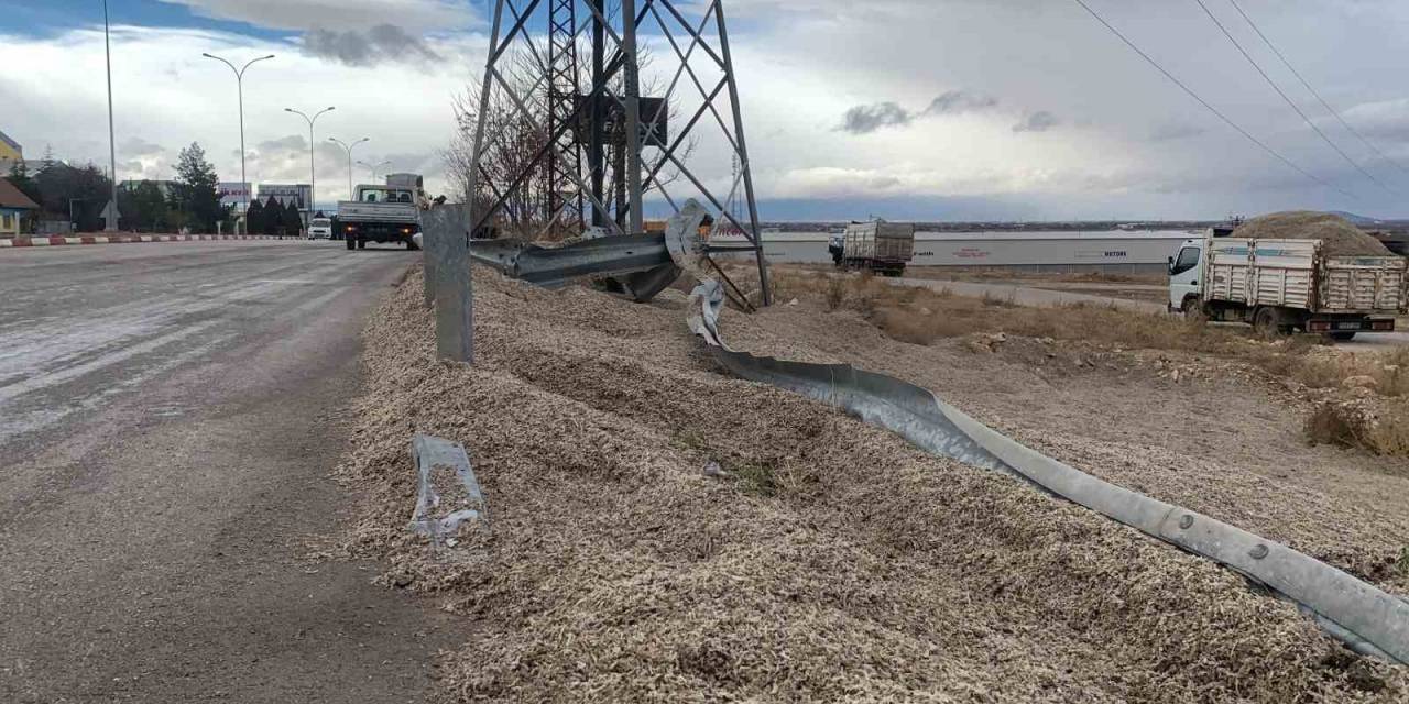 Karaman’da Küspe Yüktü Tır Devrildi: 1 Yaralı